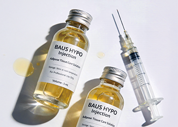 BAUS HYPO Injection 脂肪分解注射の薬瓶2本と注射器